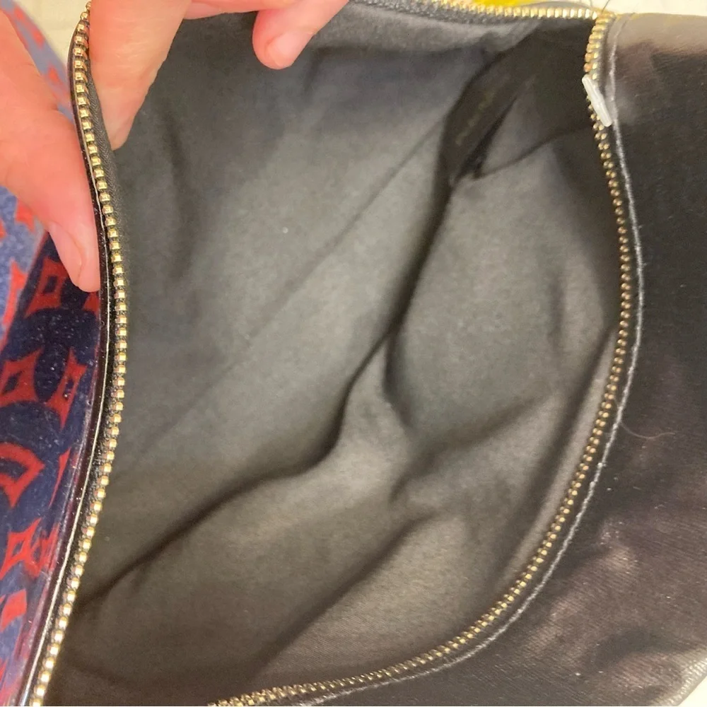 Saint Laurent YSL Yves Saint Laurent black cosmetic “beaute” line bag nwt new